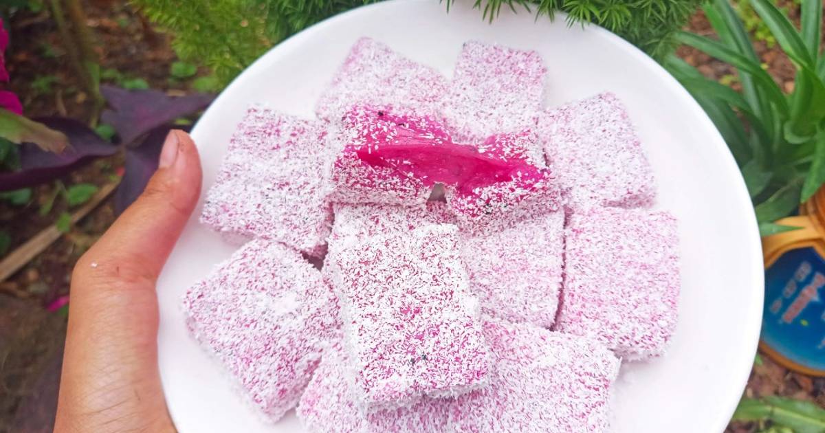 Bánh nếp thanh long đỏ phủ dừa