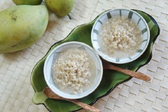 Sau khoảng 2-3 ngày là cơm rượu có thể ăn được. Cho cơm rượu vào ngăn mát tủ lạnh, dùng dần. Khi ăn múc cơm và nước cơm rượu ra chén.
