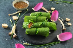 Cuốn diếp chay được làm từ các nguyên liệu thiên nhiên rất tươi ngon, thanh đạm. Bạn nên làm món ăn này trong bữa ăn chay của gia đình, hoặc nếu không ăn chay thì bạn cũng nên làm món này trong bữa cơm để cân bằng lại cơ thể khi ăn quá nhiều thịt cá sẽ không tốt cho sức khỏe. Món ăn này sẽ bổ sung thêm sự đa dạng trong thực đơn gia đình bạn, cùng thực hiện ngay thôi.