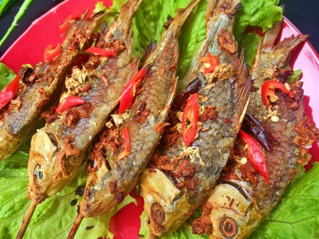 Cá Diếc Xiên Nướng