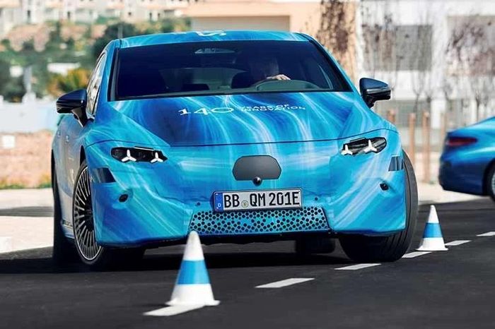 Mercedes-Benz EQS chạy điện sắp nâng cấp lần 3, nội thất gây tranh cãi - Báo Tri thức &amp; Cuộc sống