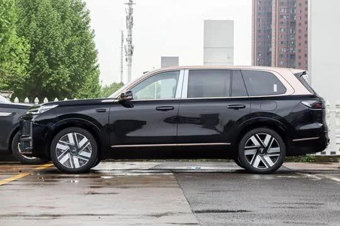 SUV hạng sang dài hơn 5,2 mét, công suất 858 mã lực, giá rẻ bất ngờ - Tạp chí Doanh Nghiệp Việt Nam