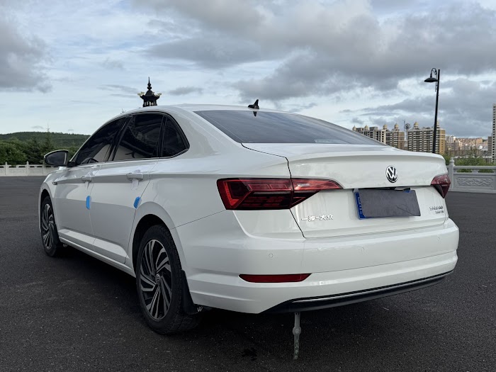 VOLKSWAGEN SAGITAR