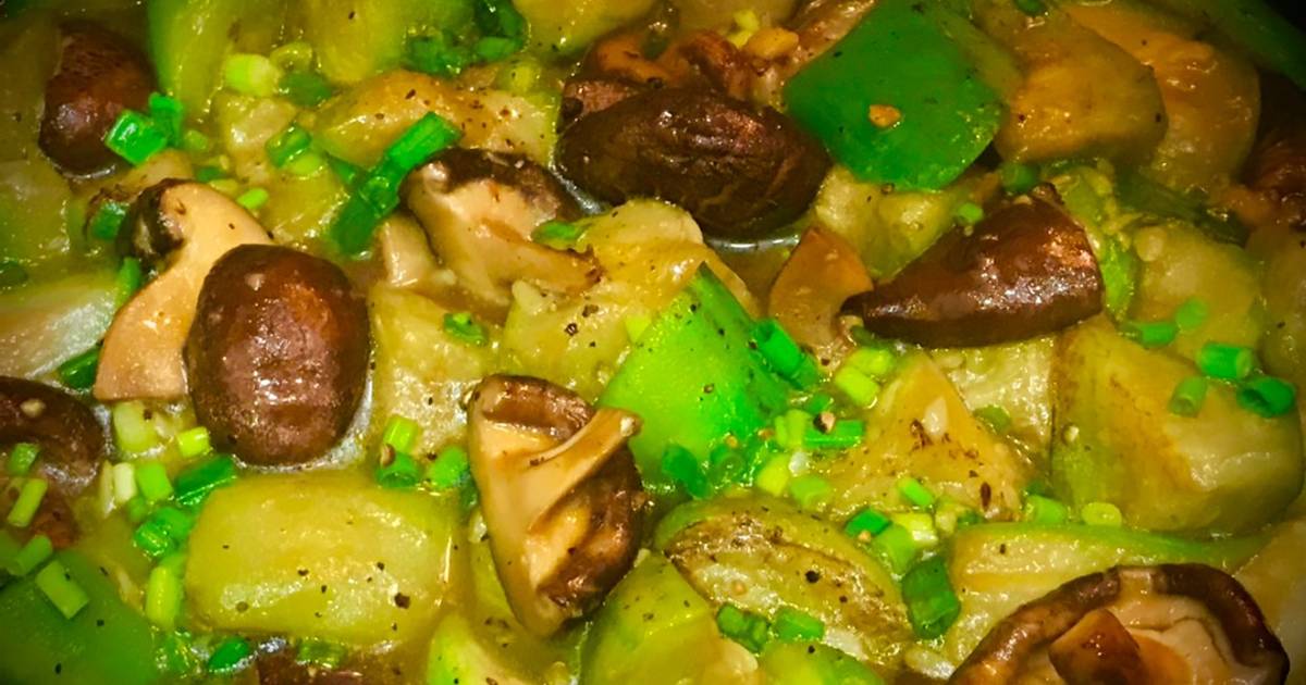 Mướp xào nấm đông cô