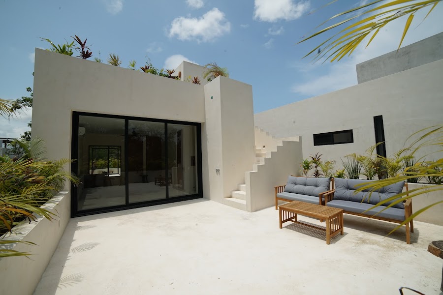 El Jardin cafe garden setting