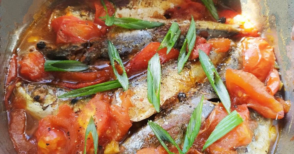 Cá nục kho cà chua