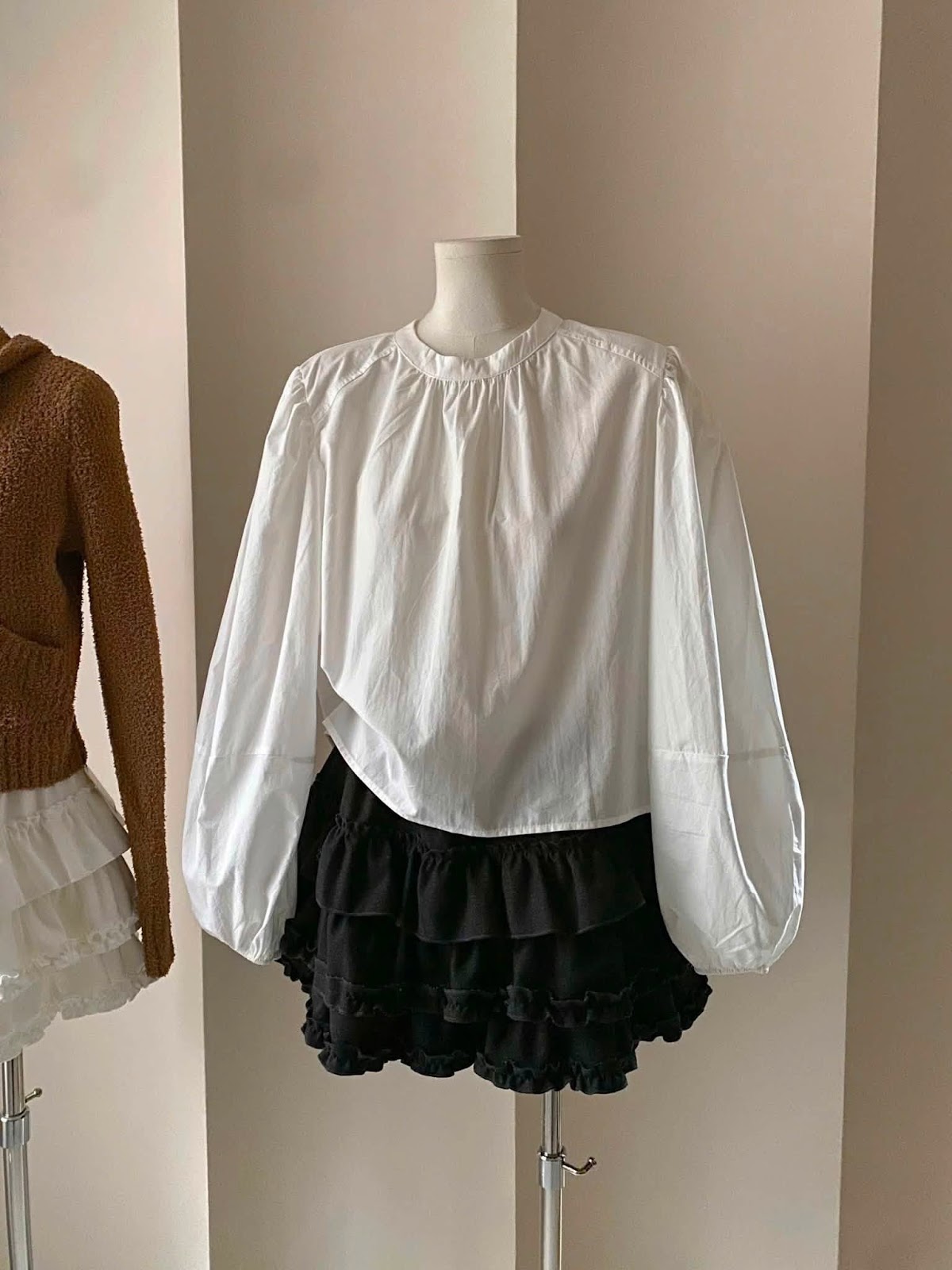 Áo kiểu vải dài tay trơn cổ trụ XONXEN SHOP A801 – Image 3