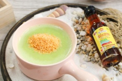 Món ruốc cá hồi thơm ngon có thể bảo quản từ 7-10 ngày nên các mẹ hãy làm sẵn trong tủ, để những ngày bận rộn chỉ cần nấu cháo, thêm ruốc cá hồi là bé đã có ngay món ăn dặm dinh dưỡng. Cách làm rất đơn giản phải không nào, cùng lưu ngay món ngon để thay đổi thực đơn cho bé nhé.