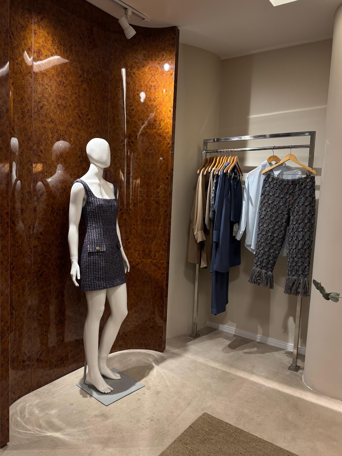 Looks exclusivos NV — showroom Low Profile + Dreams