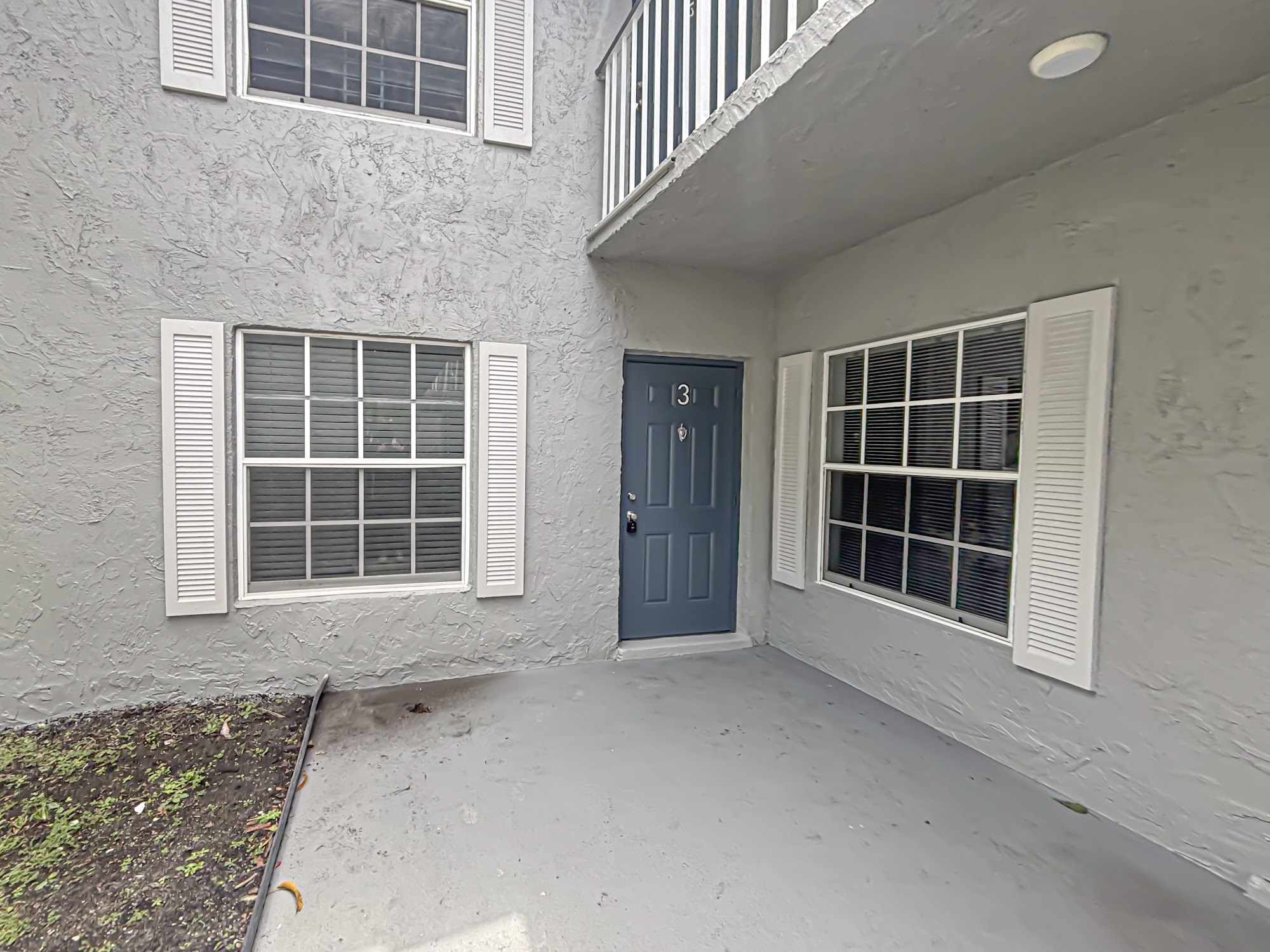 UPDATED 2 BED 1 BATH UNIT property photo 2