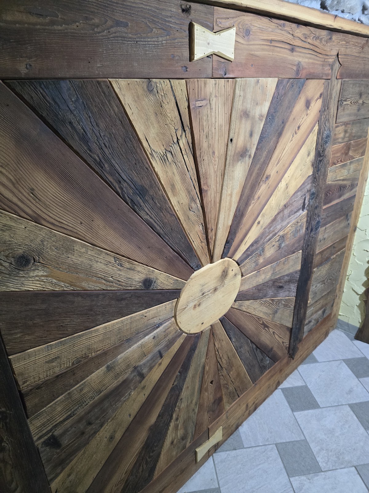 Rosone decorativo in legno di larice