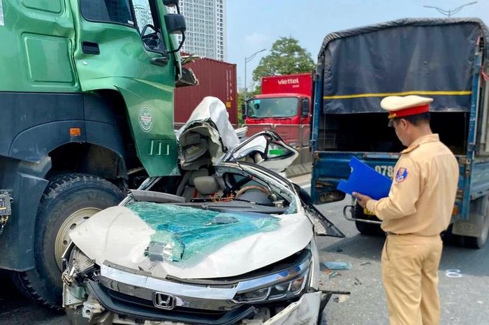 Hiện trường vụ TNGT liên hoàn đường Vành đai 3 trên cao - Chuyên trang An Ninh Thủ Đô - Báo Công an nhân dân