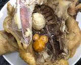 Nước luộc gà, nhà mình hay giữ lại để nấu bữa sáng rất tiện. Nêm nếm thêm cho vừa ăn. Nếu thích ăn chua cay thì có thể nấu thêm sấu hoặc cà chua. Nước này nhà mình hay ăn với bánh đa, bún gạo hoặc mì tôm buổi sáng. Ở quê thì không có quán ăn sáng đâu nha mọi người, ăn nấu ở nhà hết ạ.