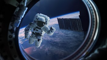 Space Astronaut Wallpaper