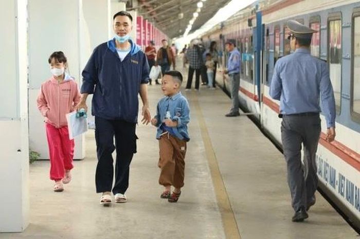 Bảo đảm an toàn chạy tàu dịp cao điểm 30/4 và hè 2026 - Đài Phát thanh và truyền hình Hà Nội