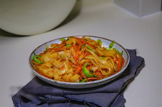 Phở Xào Ớt Poblano Và Cà Rốt