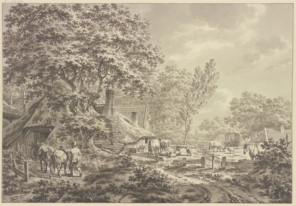 Bauernhof im Wald mit vielem Vieh in der Ferne ein Heuwagen rechts ein Pferd