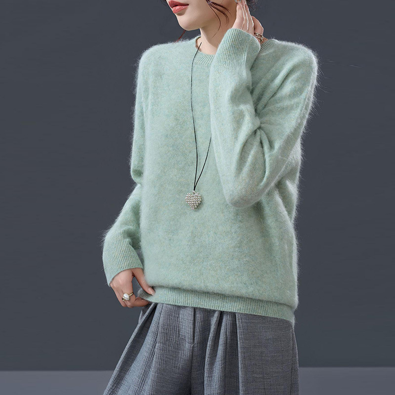 Women's knitted sweater made of soft wool-cashmere blend
