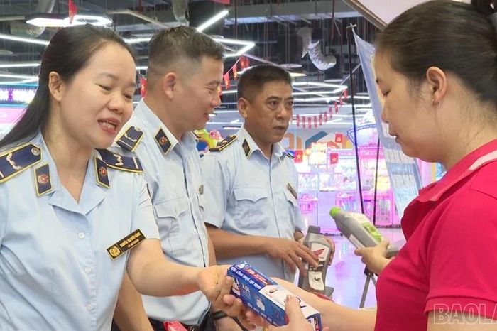 Chương trình tuyên truyền, hướng dẫn người tiêu dùng nhận biết hàng thật - hàng giả - Báo Lào Cai