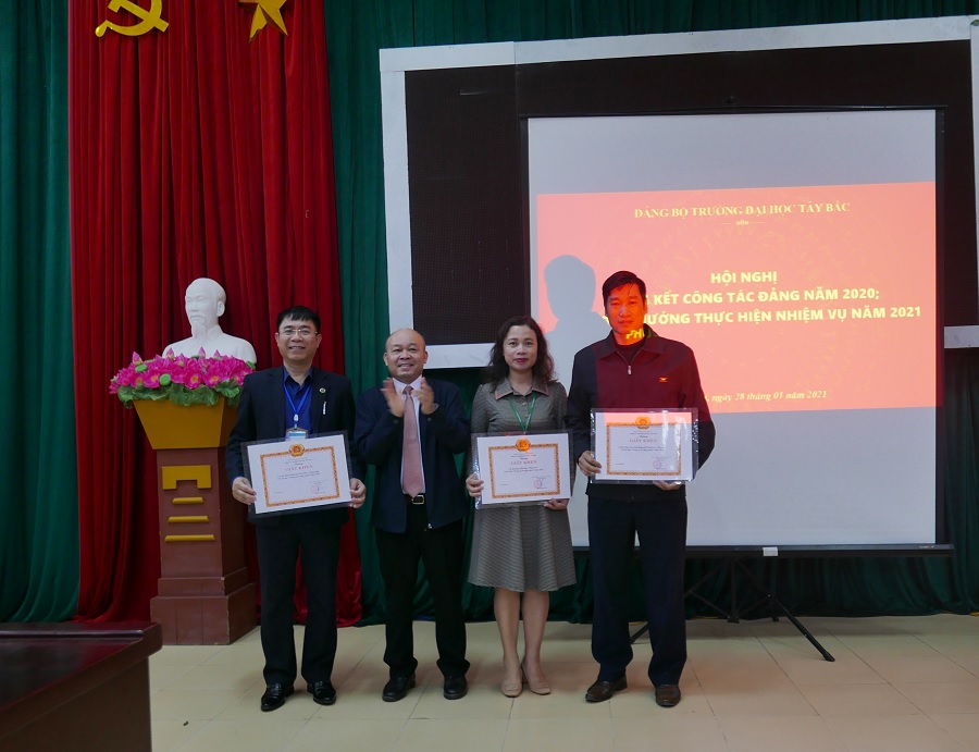 Đảng bộ Trường Đại học Tây Bắc tổ chức Hội nghị tổng kết công tác Đảng năm 2020, triển khai phương hướng, nhiệm vụ năm 2021