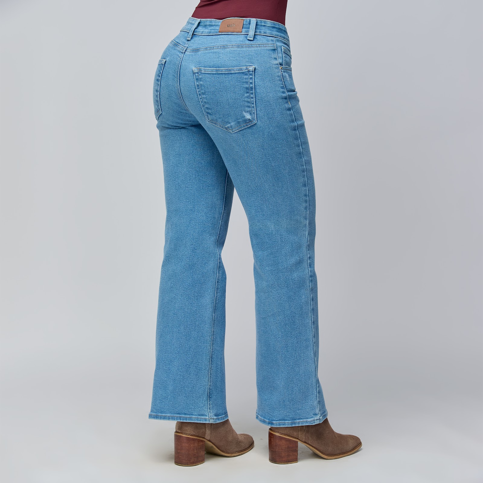 Jean vaquero flare tiro medio en denim licrado, color azul claro - Vista 5