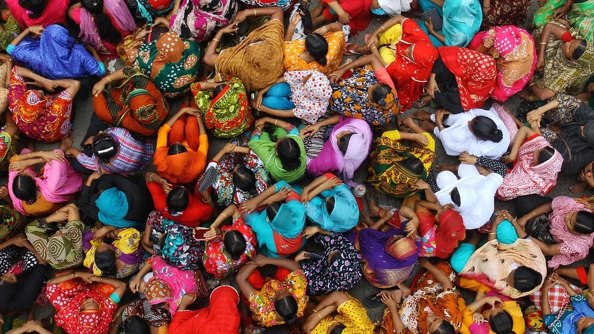 웹툰과 드라마에서 자주 쓰이는 갈등 구조 유형 비교