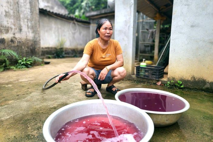Thanh Hóa: Nhiều hộ dân phản ánh nước sinh hoạt đổi màu tím, bốc mùi hôi tanh - Báo Pháp Luật TP.HCM