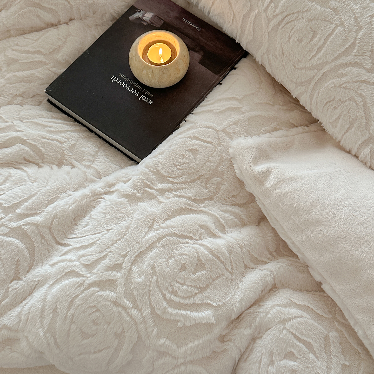 Milk fleece bedding set, 320g, with embossed pattern