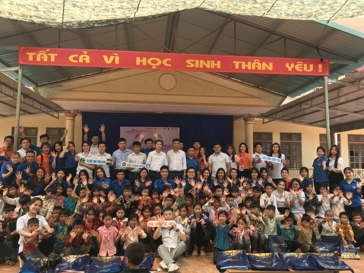 Hội Sinh viên Trường Đại học Tây Bắc tổ chức chương trình tình nguyện tại xã Liệp Tè, huyện Thuận Châu, tỉnh Sơn La