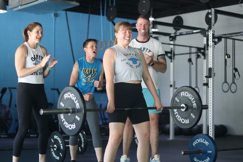 OxFit teammates clapping and supporting a lift