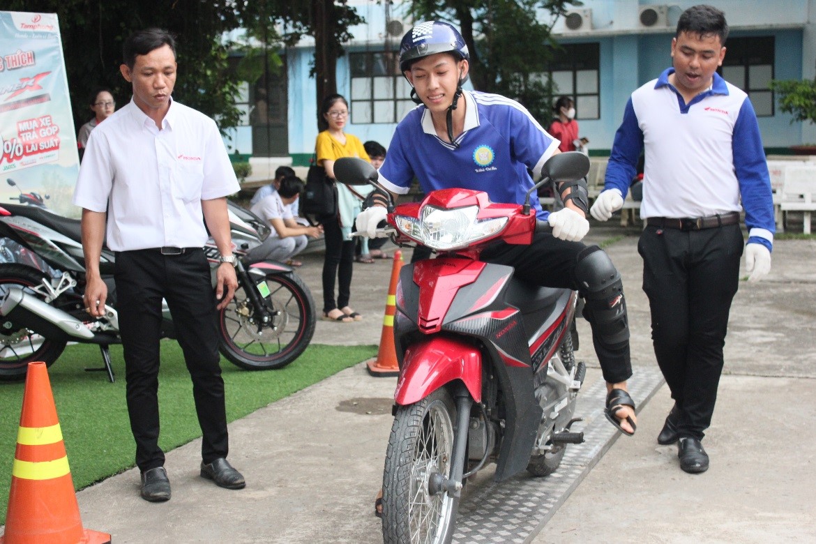 Hướng dẫn thực hành kỹ năng thăng bằng trên ván hẹp