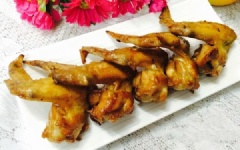 Cách làm cánh gà chiên nước tương vàng giòn với lớp da thịt săn chắc rất đậm đà vừa miệng, đảm bảo cả nhà mà đặc biệt là các bé rất thích khi thưởng thức.