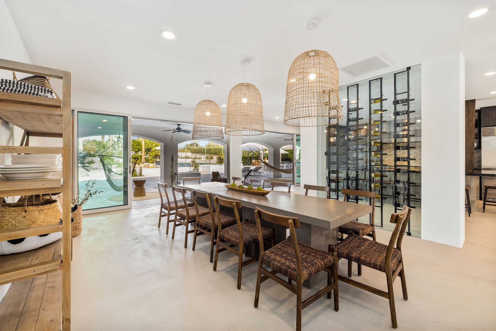 Palm Springs, California, USA — 5-Bed Estate With Hot Tub 3