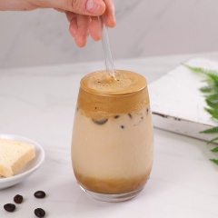 Ly cà phê bọt biển sầu riêng với hương thơm của cà phê quyện chung hương sầu riêng ngon ngất ngây. Khi uống vào thì có vị sữa đặc ngon béo hấp dẫn. Bạn có thể ăn kèm cùng bánh ngọt để ngon hơn nhé.