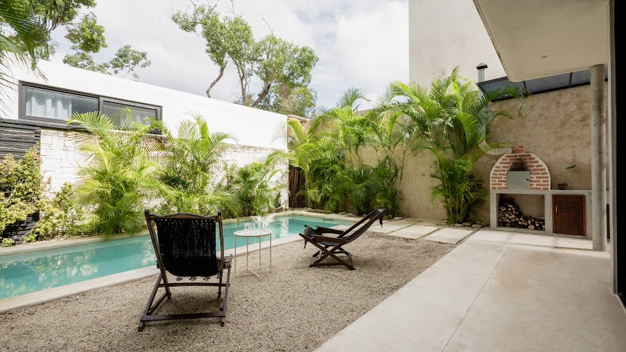 Pool and layered planting