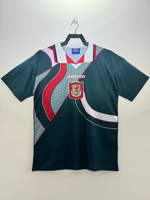 Equipación de visitante de Gales 1994-95.jpg