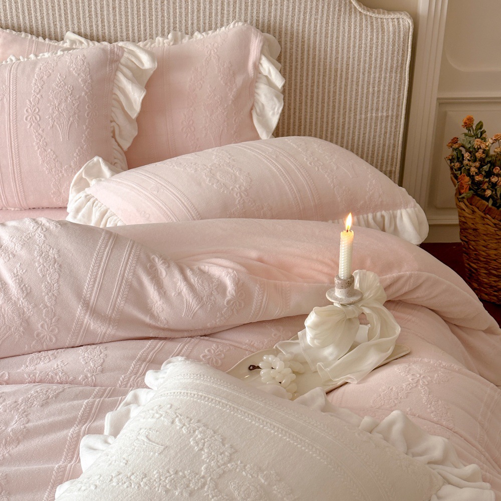 Romantic Milk Fiber Fleece Bedding Set with Lace