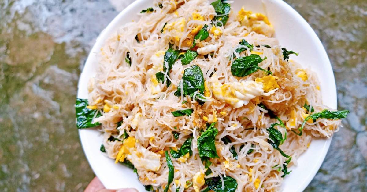 Mì xào trứng rau ngót
