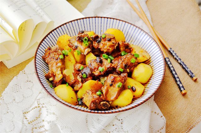 Sườn Hấp Khoai Tây