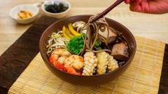 Với công thức nấu món mì Soba hải sản của Barona này, không những đem lại cho bạn cảm giác ngon mắt trong lúc ăn, mà còn giàu dinh dưỡng rất tốt cho sức khỏe, phù hợp để bạn bổ sung vào thực đơn hằng ngày của gia đình.
