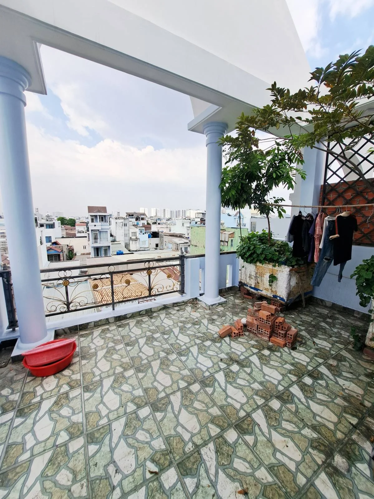 Bán nhà [99m2, 4 tầng]  hẻm 6m đường Chiến Lược,  Bình Tân – ảnh ban công