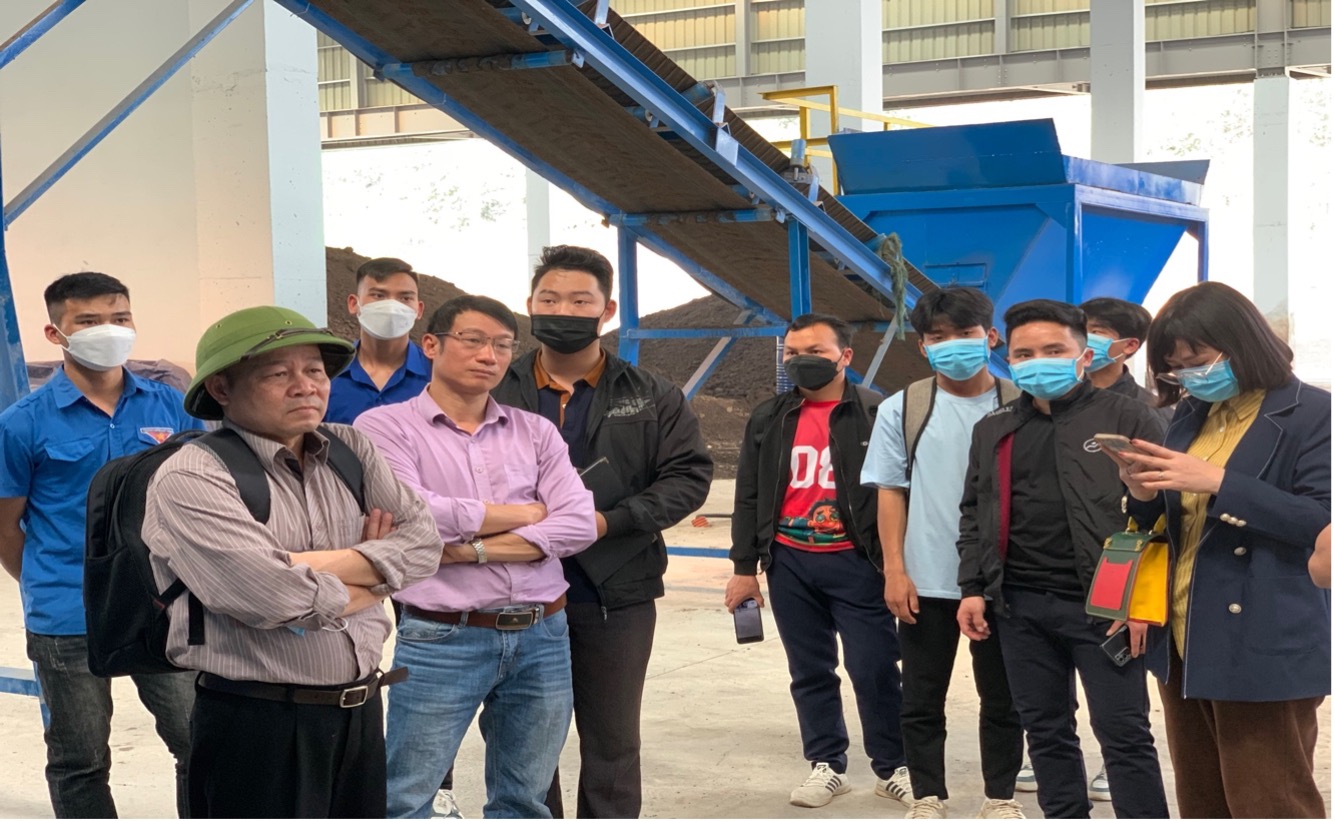 Đoàn cán bộ, giảng viên, sinh viên Trường Đại học Tây Bắc đi thực tế tại Công ty Cổ phần phân bón Sông Lam Tây Bắc