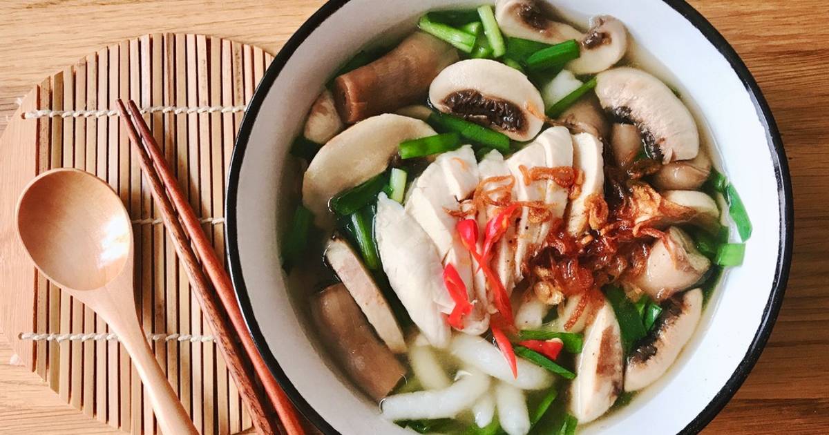 Bánh Canh Gà Nấm Hẹ
