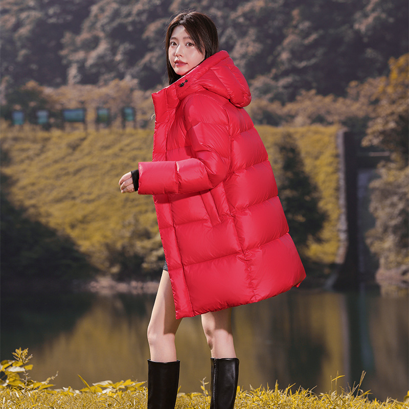 Mid-length women's down coat with 95% white goose down filling