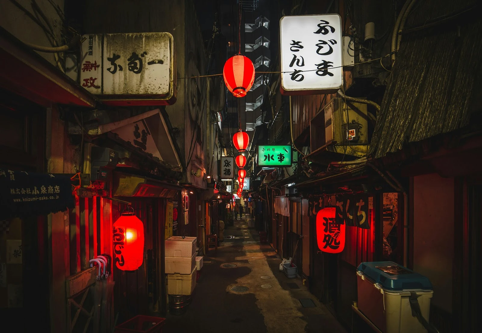Traditional Japanese Night Alleyway - Street Photography 4K Wallpaper (4999x3453)