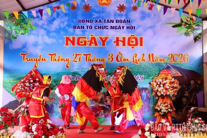 Trên 5.000 lượt người tham dự ngày hội truyền thống xã Tân Đoàn - Báo Lạng Sơn