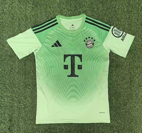 25-26 Bayern Munich Portero.jpg