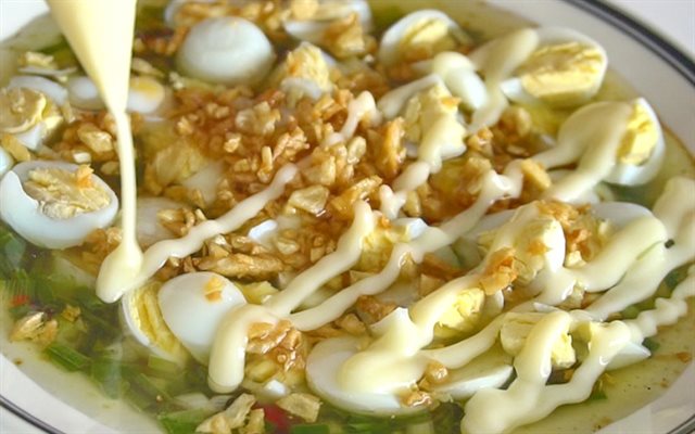 Bánh Tráng Chấm Sốt Trứng Cút