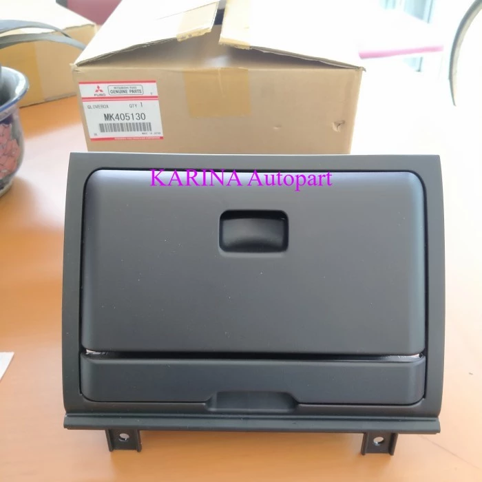 Glove Box Original Mitsubishi Canter FE 84 MK405130 yang Wajib Dimiliki