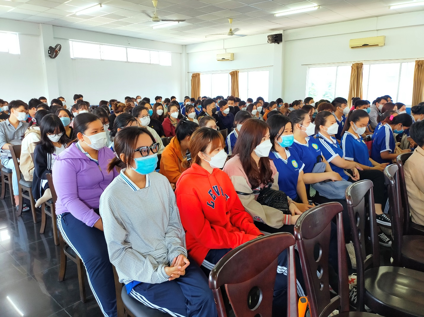 Đoàn viên, sinh viên DLA lắng nghe về ý nghĩa của Ngày sách và  văn hóa đọc Việt Nam